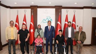 Vali Akbıyık' ten engellilere tekerlekli sandalye desteği