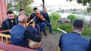 Muş'ta Teke ailesi hobi ile başladıkları müzik aşkını eğitimle taçlandırıyor