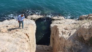 Van Gölü'ndeki çekilmeyle kayaya oyulmuş Urartu limanı ortaya çıktı