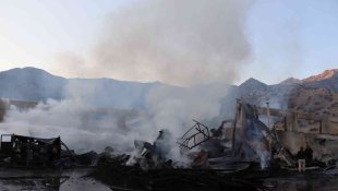 Oltu'da kereste fabrikası yandı, zarar 50 milyon TL