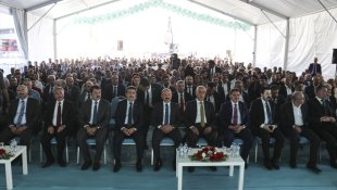 Tarım ve Orman Bakanı Vahit Kirişci, Diyadin'deki temel atma töreninde konuştu:
