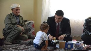 Şemdinli Kaymakamı Taşgın şehit ve gazi ailesini ziyaret etti