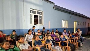 Miniklere açık havada sinema keyfi