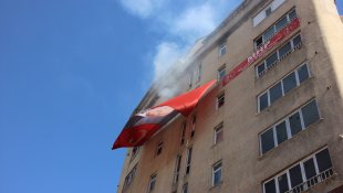 Hakkari MHP İl Başkanlığı binasında çıkan yangın söndürüldü