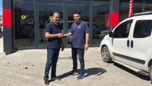 Elazığda örnek davranış, döviz dolu çantayı sahibine teslim etti