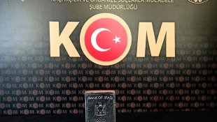 Ağrı'da külçe altın olduğu değerlendirilen bir kilogramlık materyal yakalandı