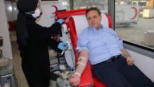 Baskil Belediye Başkanı Akmurat'tan Kızılay'a kan bağışı