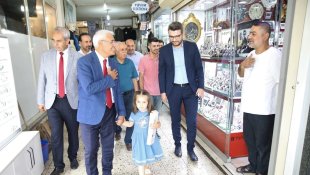Başkan Güder, mesaiye esnaf ziyaretiyle başladı