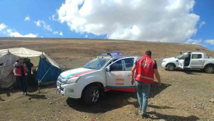 Yaylada rahatsızlanan yaşlı kadın 4 saatlik çalışmayla hastaneye kaldırıldı