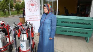 Erzurum'da 61 çiftçiye süt sağım makinası dağıtıldı