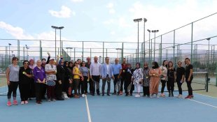 Kilo vermek için tenis oynadılar