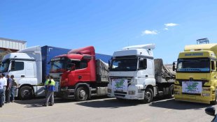 Erzurum'dan Pakistan'a 4 yardım tırı gönderildi