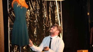 'Nihayet Bitti' adlı tiyatro oyunu Elazığ'da seyircisiyle buluştu