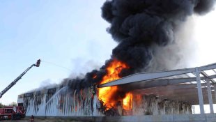Malatya'da tadilat yapılan fabrikada yangın
