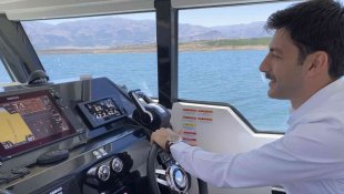 Yeni kaymakam teknede dümene geçip denetim yaptı