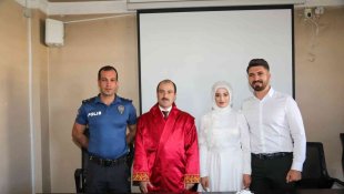 Başkan Vekili Mustafa Çelik, belediye personelinin nikahını kıydı