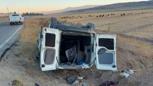 Ağrı'da trafik kazasında 11 kişi yaralandı