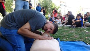 Van'da uygulamalı ilk yardım eğitimi vatandaşlardan büyük alkış aldı