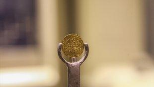 Sultan Alparslan dönemine ait altın sikke Ahlat Müzesi'nde sergileniyor