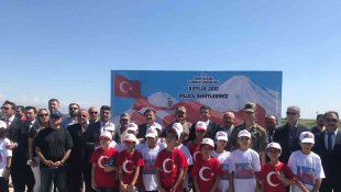 Iğdır'da 7 yıl önce PKK'nın hain saldırısında şehit olan 13 polis anıldı