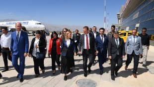 Aile ve Sosyal Hizmetler Bakan Yardımcısı Öncü, Hakkari'de ziyaretlerde bulundu