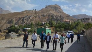 Vali Yardımcısı Kasımoğlu, Bağlar Mahallesi'ndeki eksiklikleri yerinde inceledi