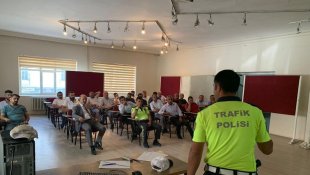 Kars'ta okul servisi şoförleri bilgilendirildi