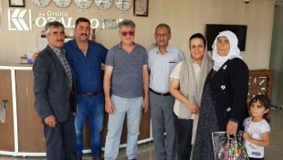 Yerde bulduğu yarım milyondan fazla parayı sahibine teslim etti