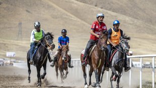 Erzurum'da '2. Geleneksel Rahvan At Yarışları' düzenlendi
