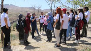 Üniversite öğrencileri Ağrı Dağı çevresinde "bilimsel gezi"ye çıktı