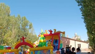 Özalp Belediyesinden seyyar oyun parkı hizmeti