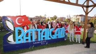 Başkan Güder'den kadınlara gezi jesti