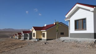 Başkale'deki depremzedeler konutlarına yerleşmek için gün sayıyor