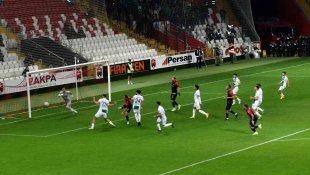 TFF 2. Lig: 24Erzincanspor: 2 - Bursaspor: 0