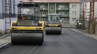 Kars'ta mahalleler sıcak asfalta kavuştu