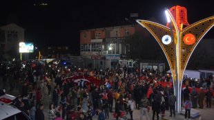 Şemdinli'de 'Fener Alayı' yürüyüşü düzenlendi