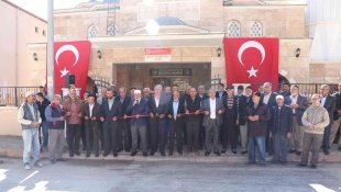 Deprem sonrası yıkılan Hasan Tahsin Paşa Camisi dualarla yeniden ibadete açıldı