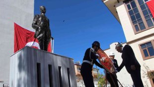 Bingöl'de 29 Ekim kutlamaları çelenk sunma ile başladı