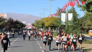 Erzincan'da Cumhuriyet koşusu yapıldı