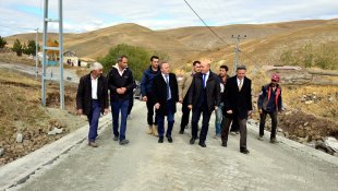 Ardahan Valisi Öner, depremden etkilenen köylerdeki çalışmaları inceledi