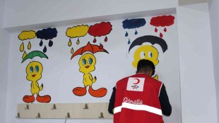 Kızılay gönüllüleri çocukların eğitim yuvalarını renklendirdi