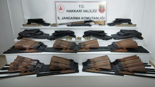 Yüksekova'da çok sayıda silah ele geçirildi