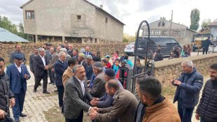 Arvas döneminde bir ilk daha: Erciş'te kapalı yarı olimpik yüzme havuzu hizmete açıldı