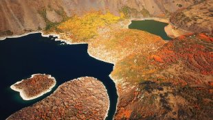 Nemrut Krater Gölü'nde sonbahar güzelliği