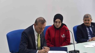 Ahlat Kanık Uygulamalı Bilimler Yüksekokulunda burs töreni