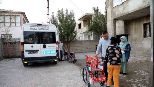 Van Büyükşehir Belediyesi tekerlekli sandalye yardımlarını sürdürüyor
