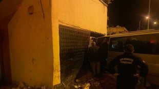 Kontrolden çıkan ticari araç garaja girdi