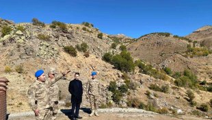 Kaymakam İrdelp, Vatan Tepe üs bölgesinde incelemelerde bulundu