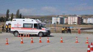 Kars'ın ambulans şoförleri kışa hazır