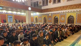 Ağrı Milli Eğitim Müdürü Kökrek, sabah namazında öğrencilerle bir araya geldi